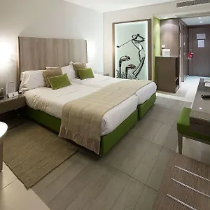 Hotel Golf Royal, Tunes